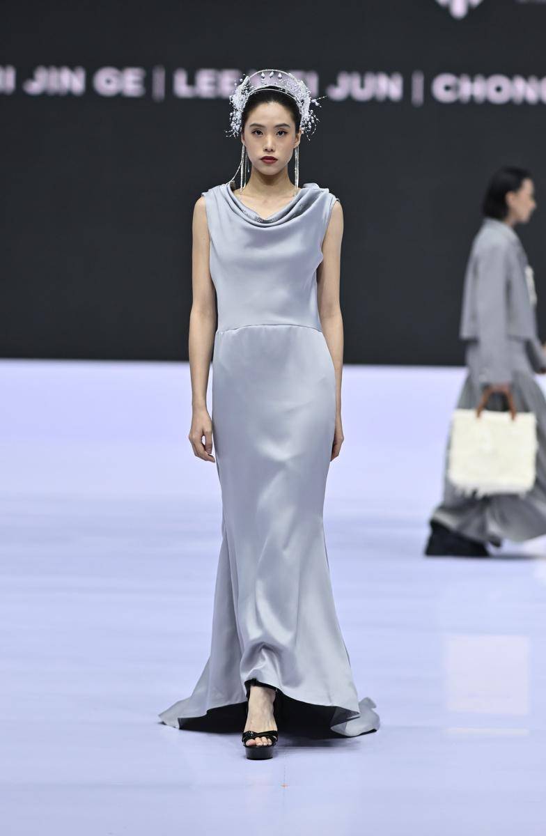 koleksi outfit edgy modern dari Taylor's University (Doc. Taylor's University)